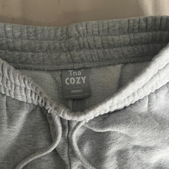 Aritzia TNA Cozy Fleece Perfect Sweatpants - Picture 4 of 7